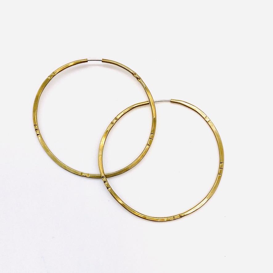 Brass geometric hoop earrings in bamboo solar small shape.