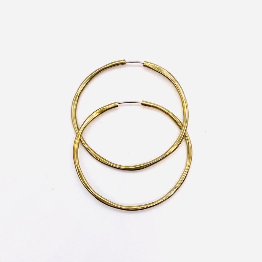 Brass geometric hoop earrings in dia small shape.