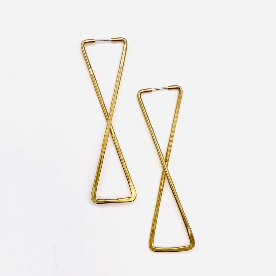 Brass geometric hoop earrings in hiro shape.