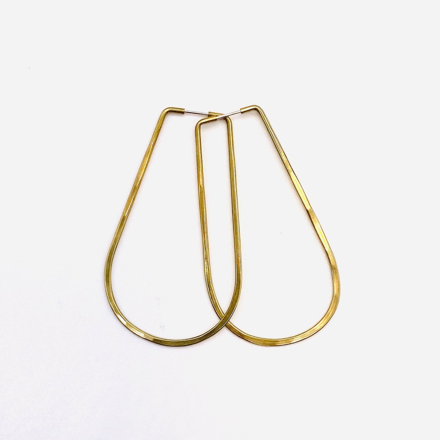 Brass geometric hoop earrings in una small shape.